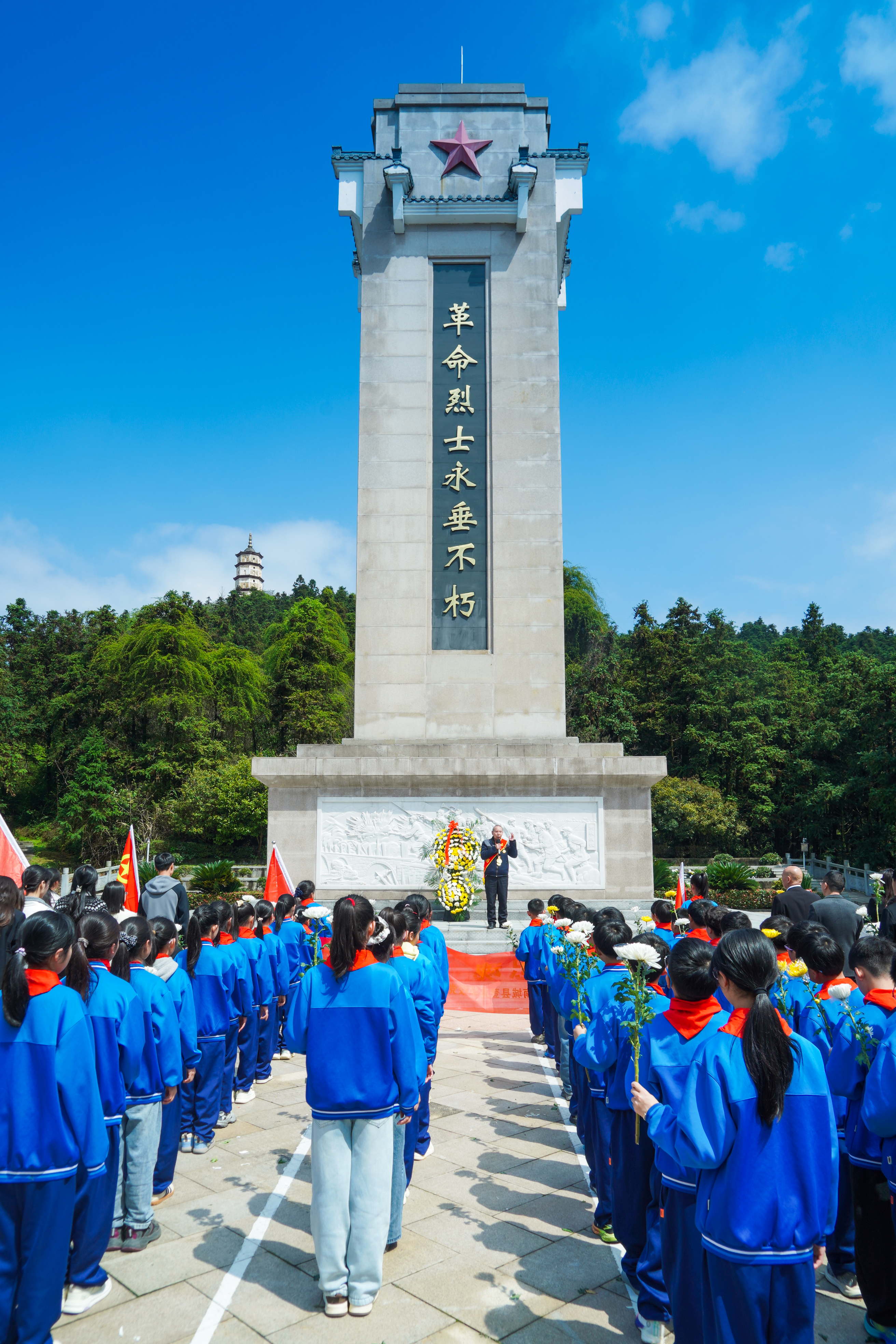 江西省抚州市南城县：清明祭英烈 薪火永相传