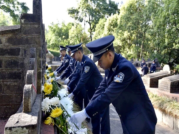 四川省凉山州宁南县公安局关工委开展清明祭英烈活动
