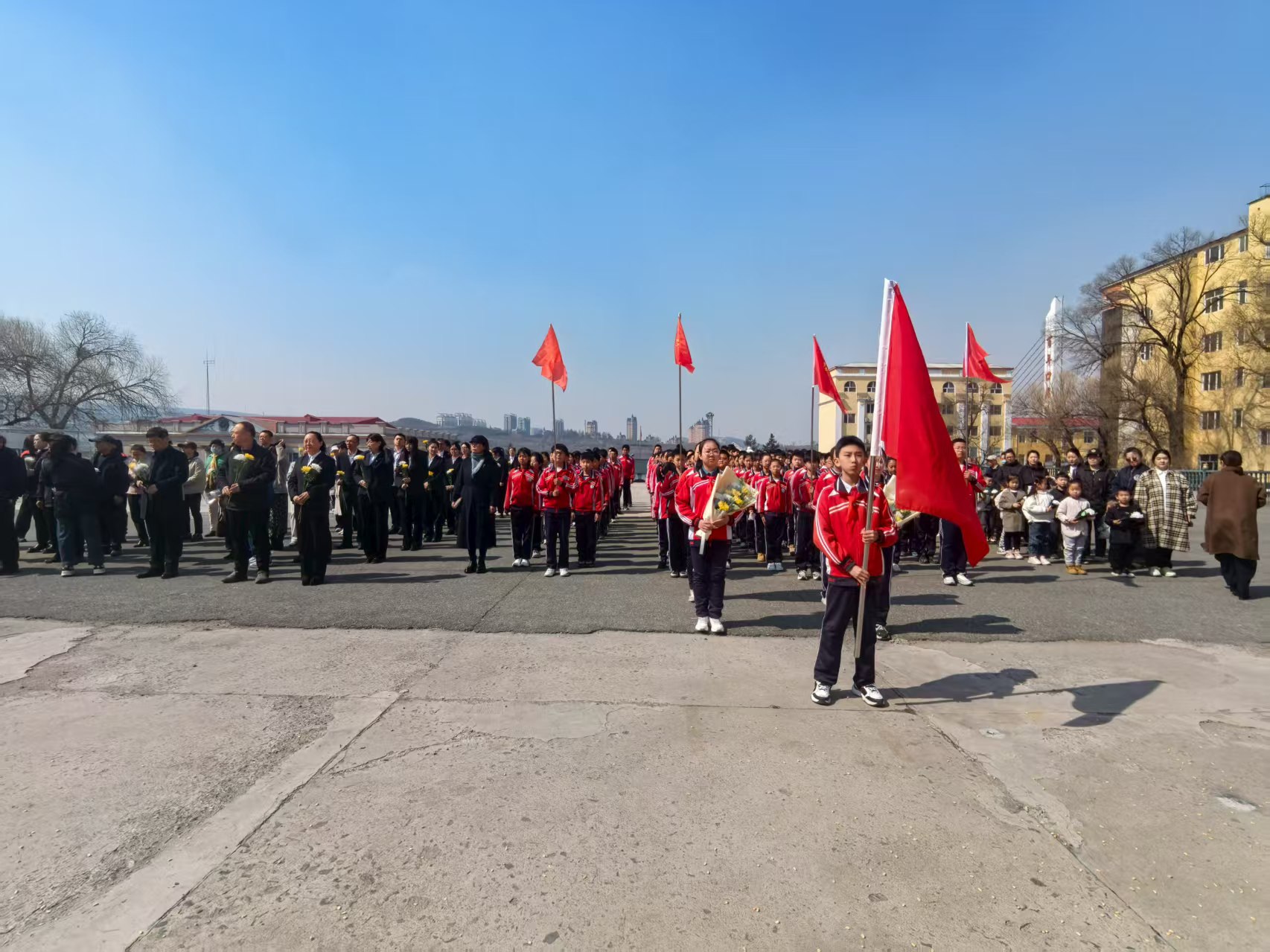 黑龙江省牡丹江市绥芬河市光华社区党委、关工委举行“清风化雨 红脉传承”清明节主题活动