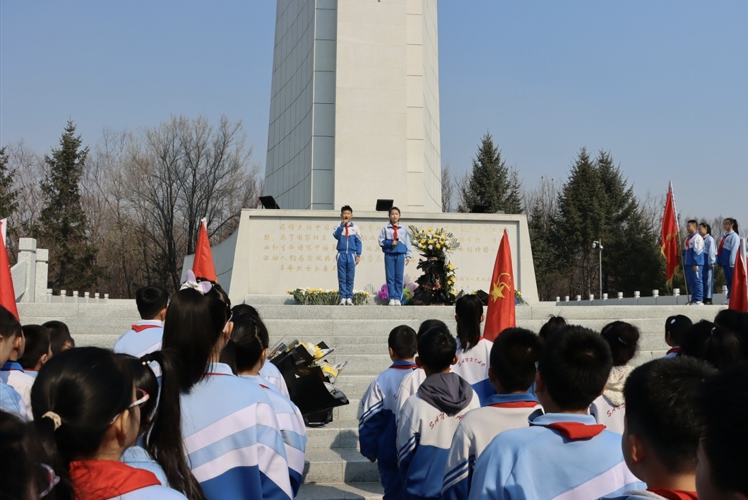 铭记英烈精神 勇担少年使命——黑龙江省牡丹江市绥芬河市第三小学2026清明节祭扫活动