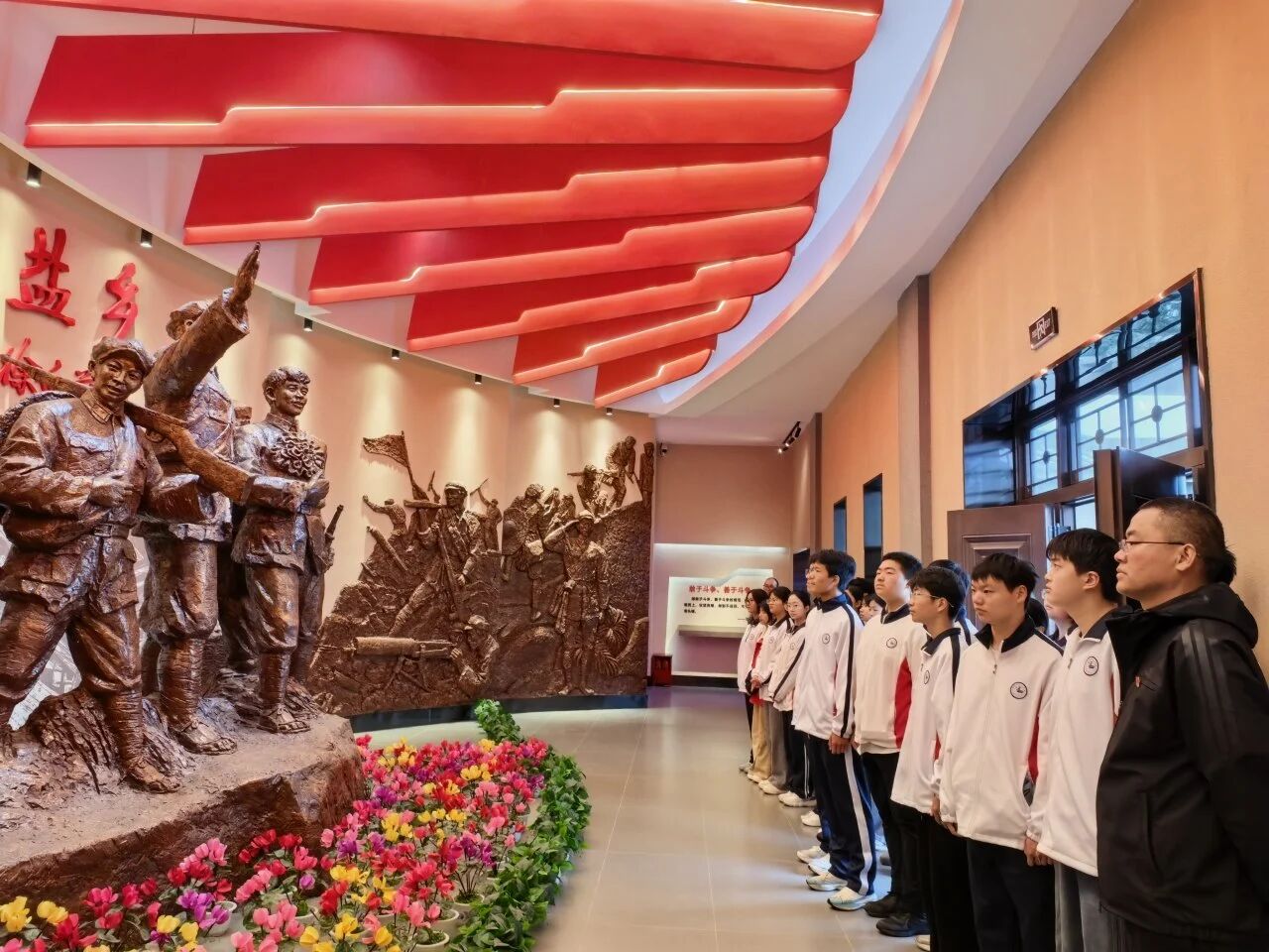 四川省南充市南部县各校关工委开展“清明祭英烈”系列主题教育活动