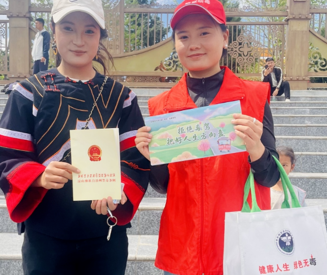 四川省凉山州昭觉县开展“新风拔河赛”活动