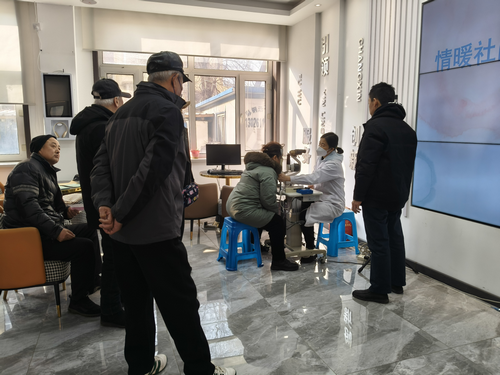 党建引领暖民心 义诊服务护明眸——黑龙江省牡丹江市阳明区裕华园社区关工小组开展眼部健康义诊活动