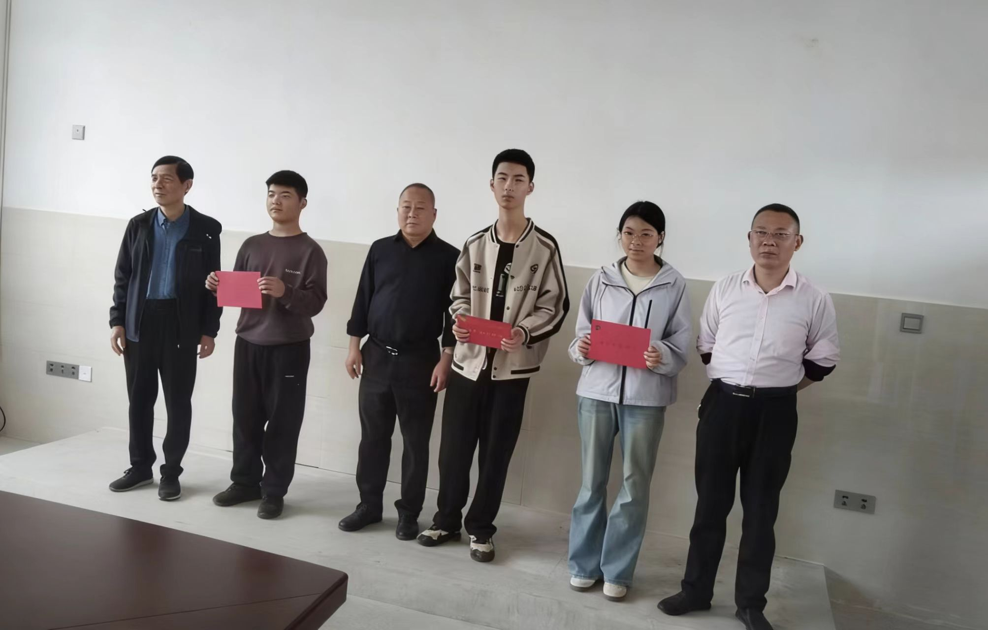“播撒希望 情暖校园”——江西省抚州市崇仁县关工委“春泥护花·励志人生”结对帮扶活动走进郭圩乡初级中学
