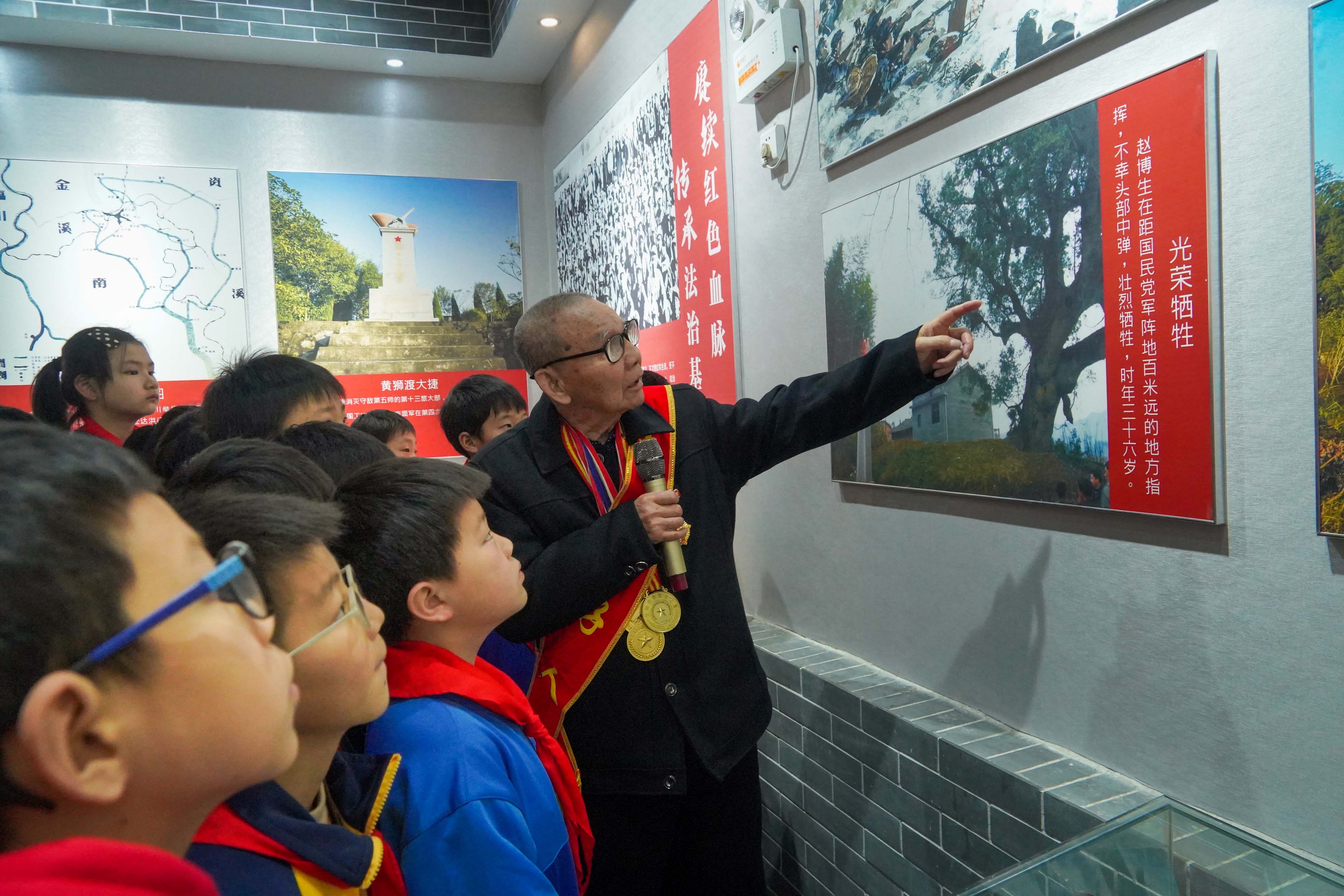 清明祭英烈 红色润童心——江西省抚州市南城县关工委组织开展红色祭扫活动