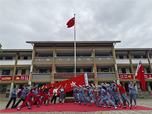 四川省成都市彭州市关工委“五老”艺术团文艺展演走进太清博世学校
