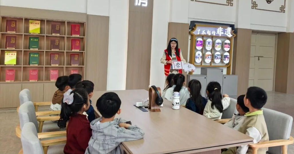 江西省抚州市崇仁县：书香润童心 药韵寄乡情