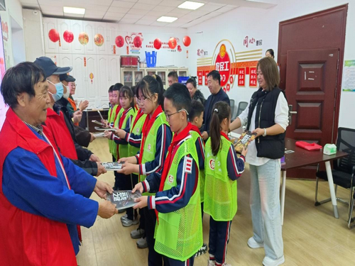 书香润童心，陪伴暖夕阳——黑龙江省牡丹江市阳明区新星小学关工委联合东风社区开展世界读书日老少共融关爱活动