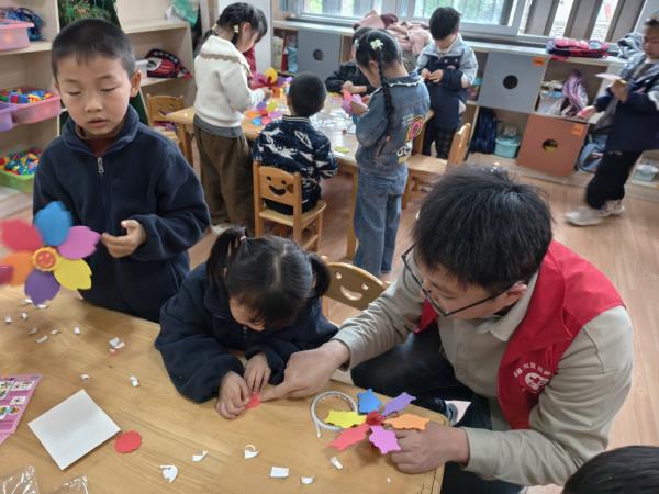 安徽省合肥市肥东县白龙镇中心幼儿园开展“趣味抢杯 乐享童趣”活动