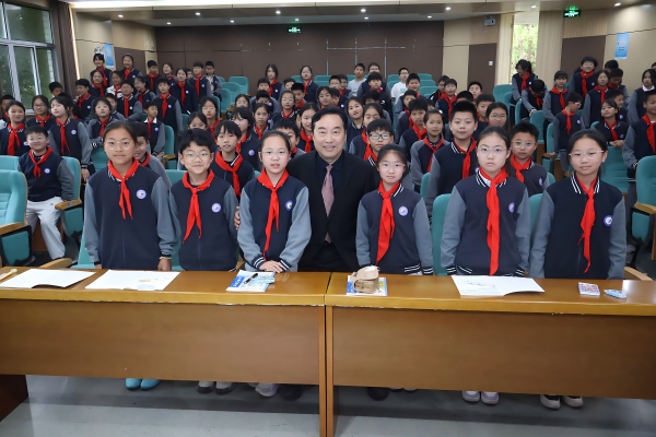 浙江省杭州市富阳区：深耕思政沃土 浇灌春日新苗——富阳“育苗”宣讲团扎实开展思政宣讲进校园活动