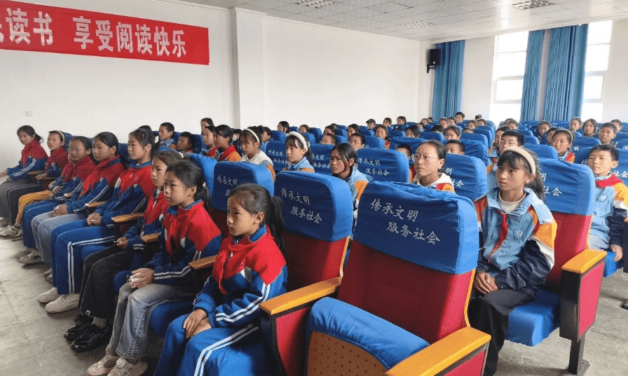 四川省凉山州昭觉县第四届“书香昭觉 全民阅读”启动仪式在县图书馆举行