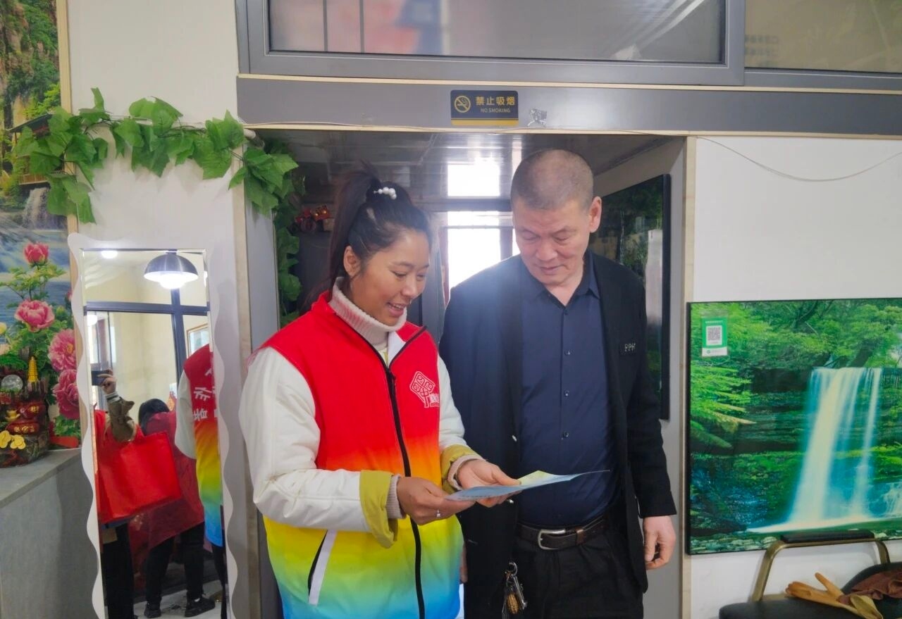 黑龙江省牡丹江市绥芬河市永安社区党委、关工委组织开展“‘扫黄打非’宣传 共建文明和谐社区”主题宣传活动