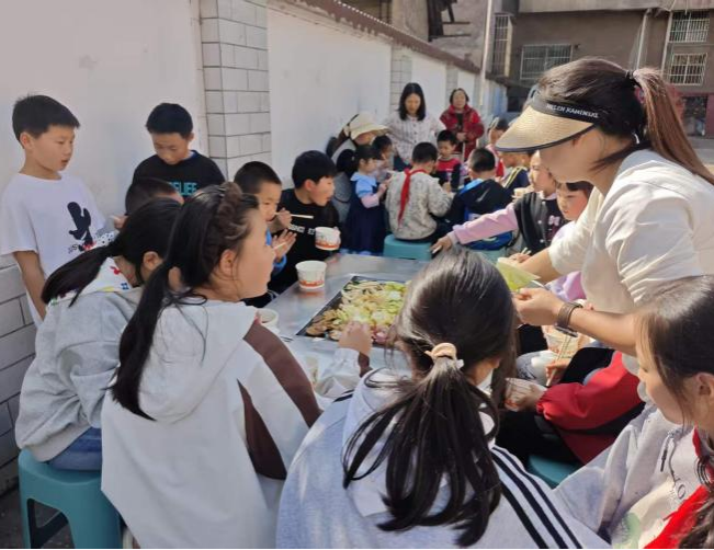 乐享烧烤童趣 携手亲子同行——贵州省贵阳市乌当区羊昌镇马场村关工委开展亲子烧烤活动