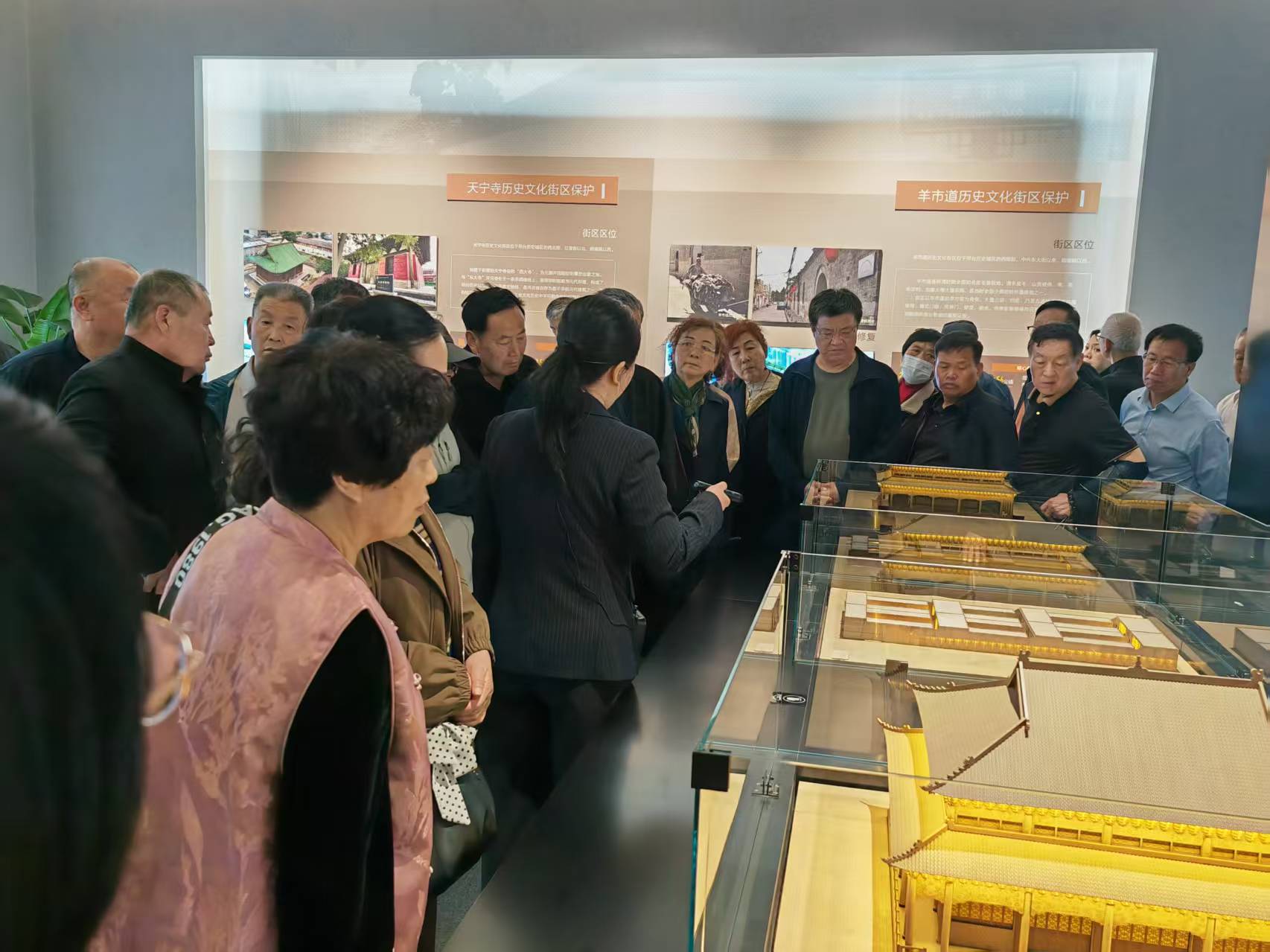 河北省邢台市广宗老干部参观邢台城市规划展览馆