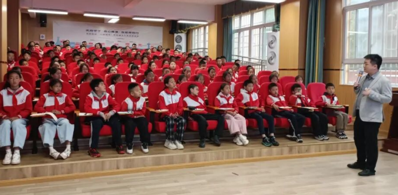 四川省凉山州昭觉县开展科普文学与创意写作进校园公益讲座