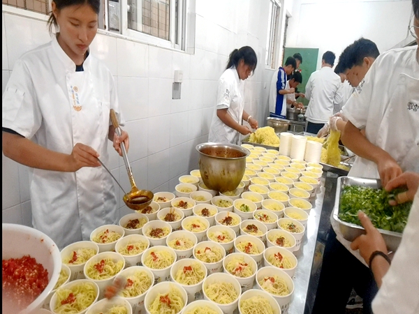 “食”光正好，不负百味——四川省凉山州宁南县职业技术学校关工委开展第五届美食节活动