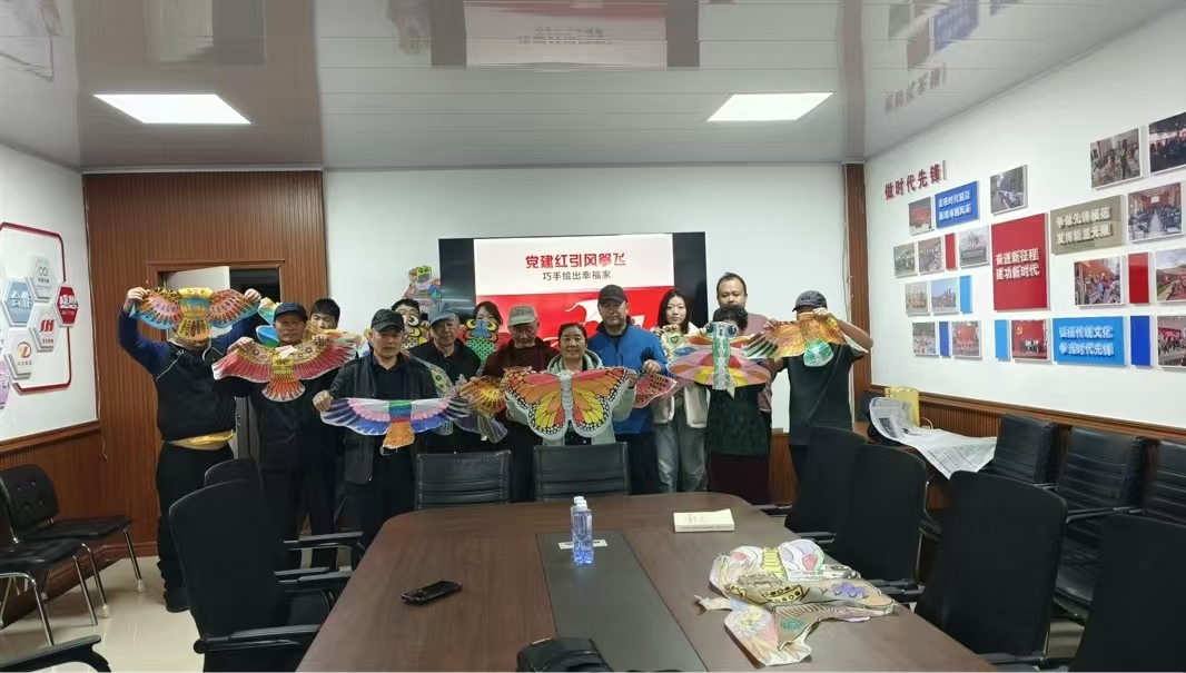 黑龙江省牡丹江市绥芬河市光华社区党委、关工委开展“党建红引风筝飞 巧手绘出幸福家”主题活动