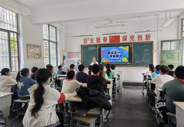 江苏省徐州市铜山区汉王镇虎腰小学关工委开展劳动节假期安全教育活动