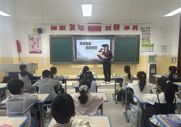 母爱如山，感恩有您——江苏省徐州市关工委小海燕记者团商聚路小学分团开展母亲节感恩主题教育活动
