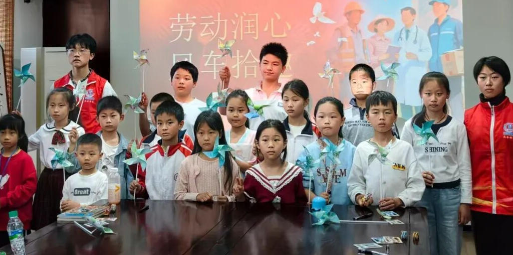 江西省抚州市崇仁县：开展劳动润心风车拾趣活动
