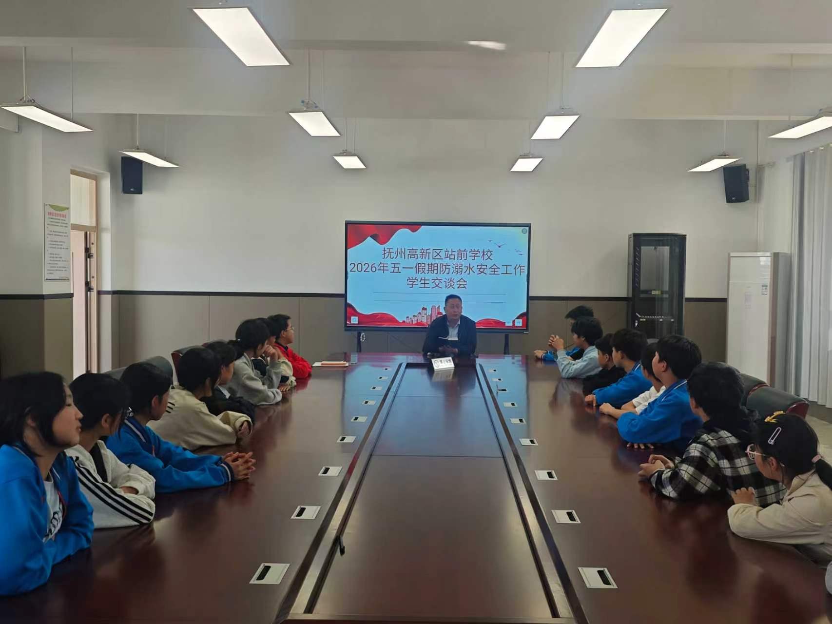 抚州高新区站前学校关工委召开五一防溺水重点学生专题座谈会