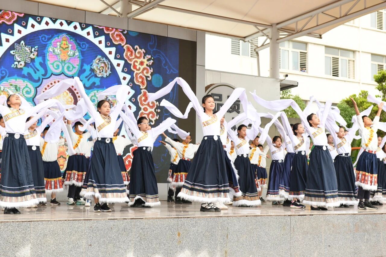 四川省凉山州西昌市阳光学校举办“六一”儿童节主题活动