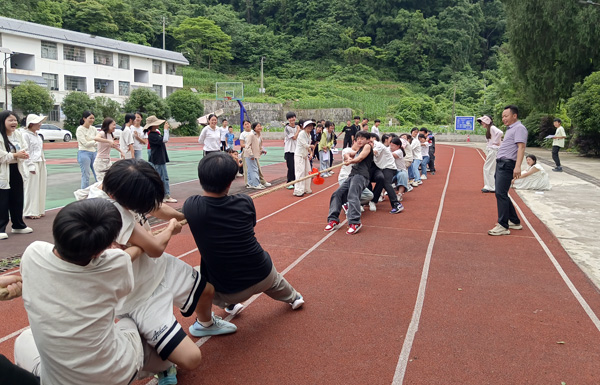 闯关健体释压力 赋能心灵助成长——湖南省吉首市丹青中学关工委关工委开展心理健康月趣味闯关运动会