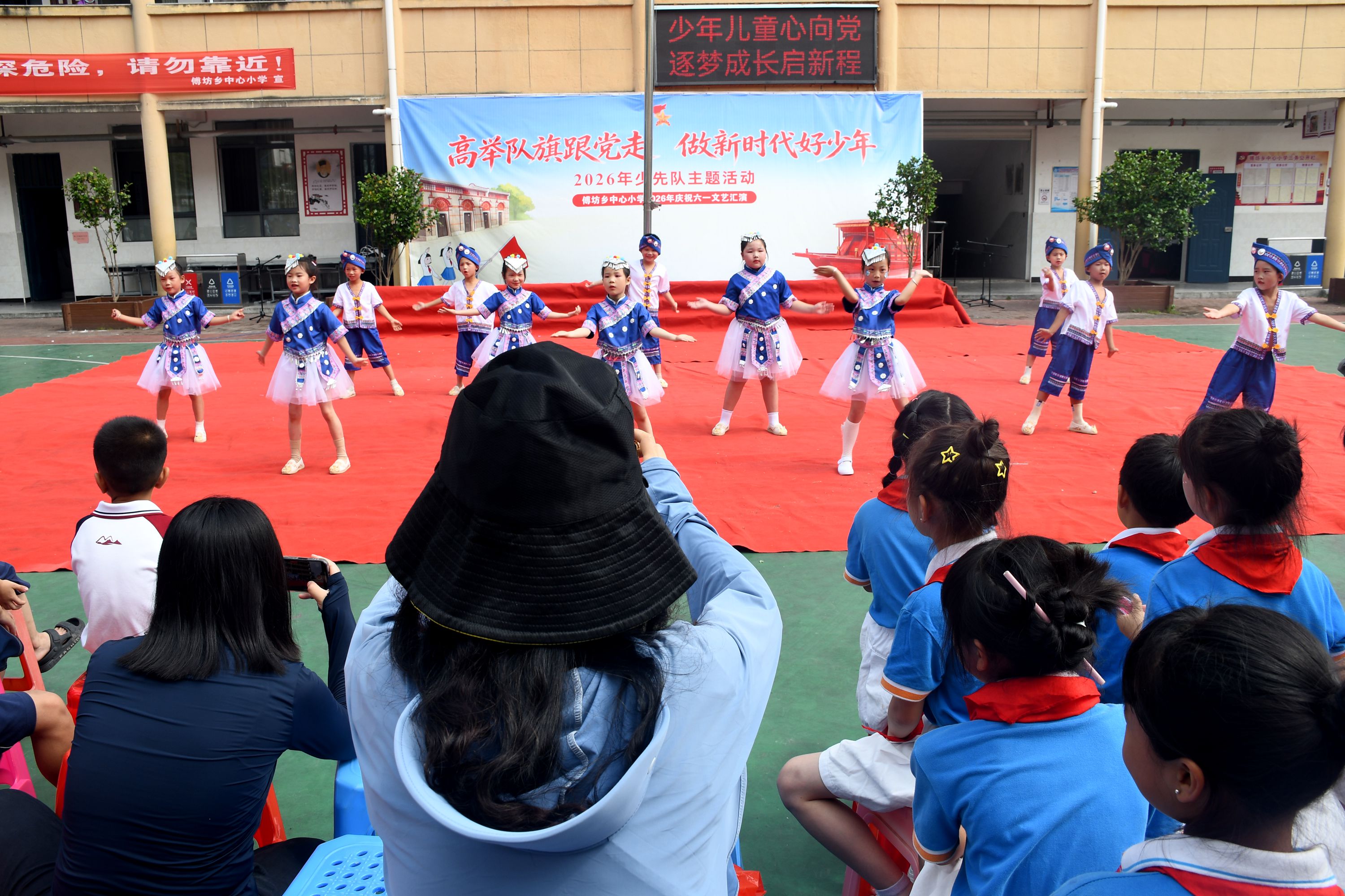 江西省抚州市南丰县妇联关工委“爱心妈妈”温情陪伴度“六·一”