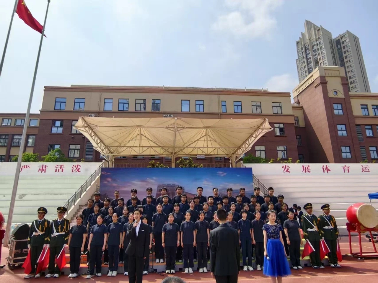 红歌嘹亮致青春，薪火相传启新程——江苏省徐州市大学路实验学校关工委举行八年级青春仪式暨红歌比赛活动