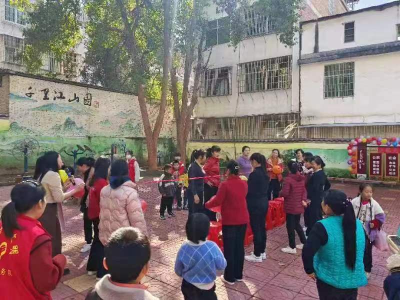 江西省赣州市于都县盘古山镇关工委开展“关心下一代，庆元旦、迎新年”活动