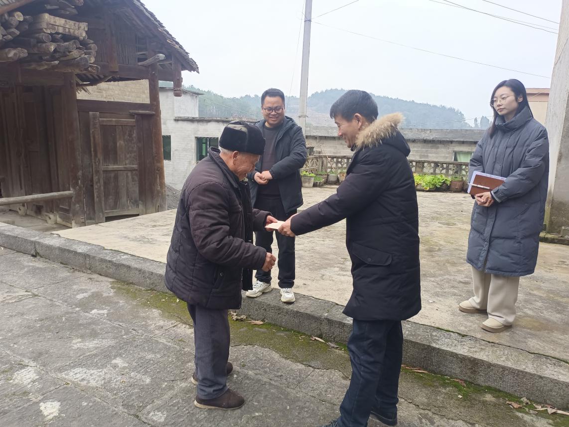 遵义市播州区石板镇：岁寒时节问暖时，浓浓情意抚人心