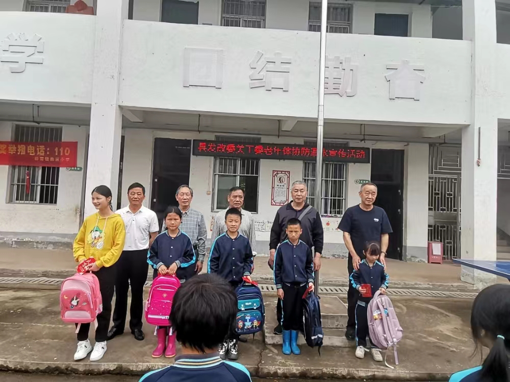 赣州市于都县发改委关工委前往挂点村开展结对帮扶帮教、宣讲宣教活动