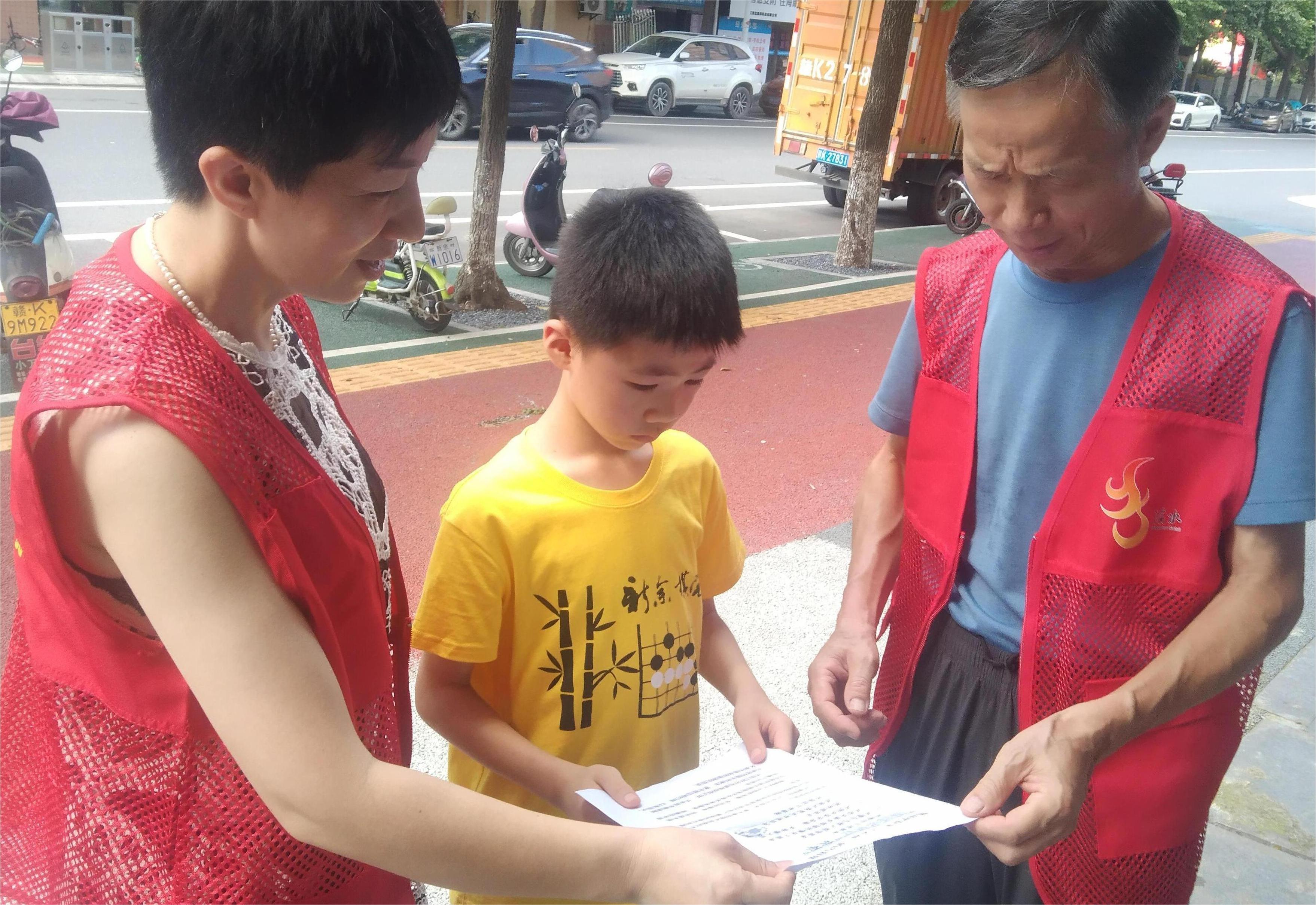 江西省新余市渝水区平安路社区关工委组织开展防溺水安全知识宣传活动