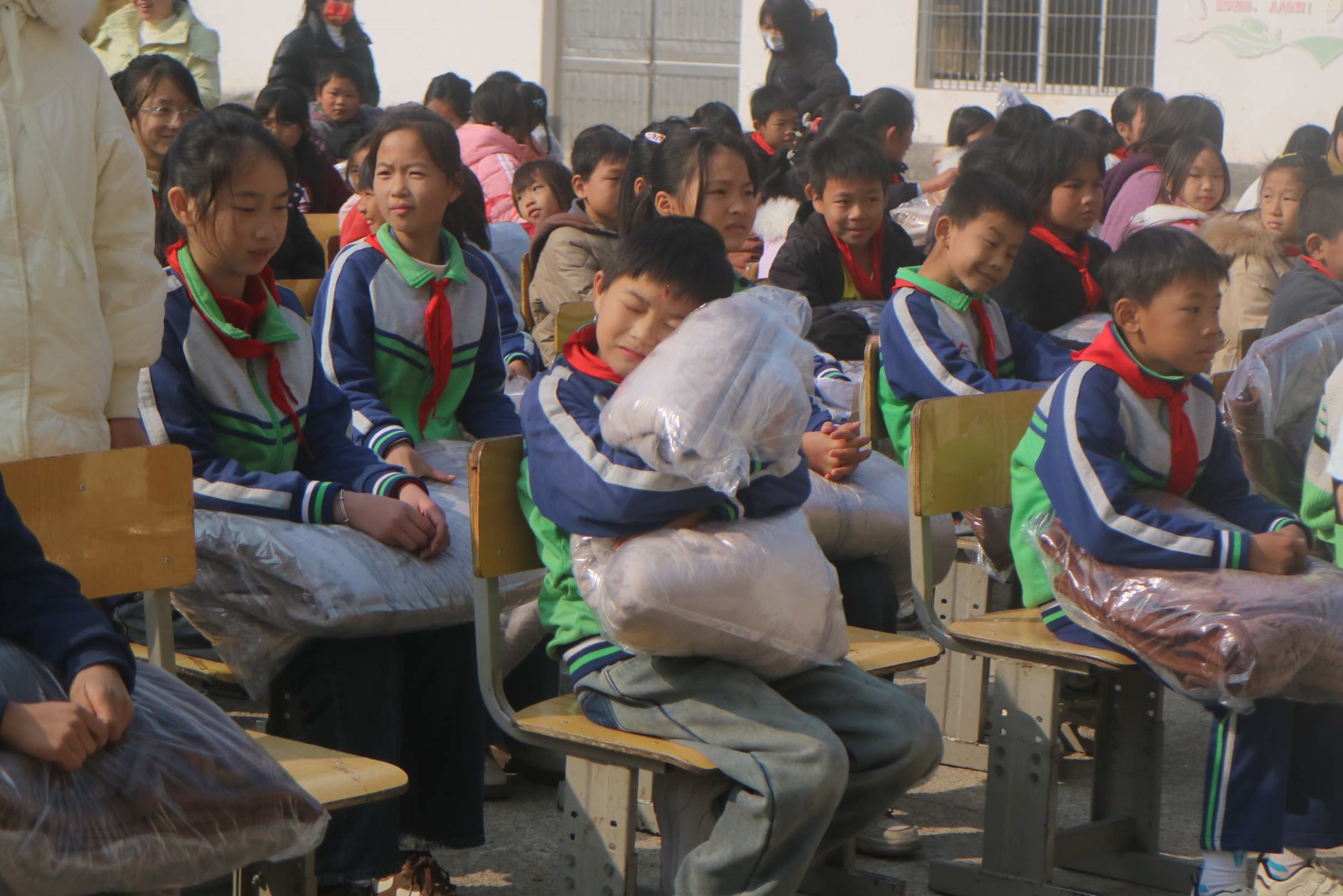 赣州市于都县关工委联合常熟市圆梦助学义工社开展“圆梦助学 暖冬行动”