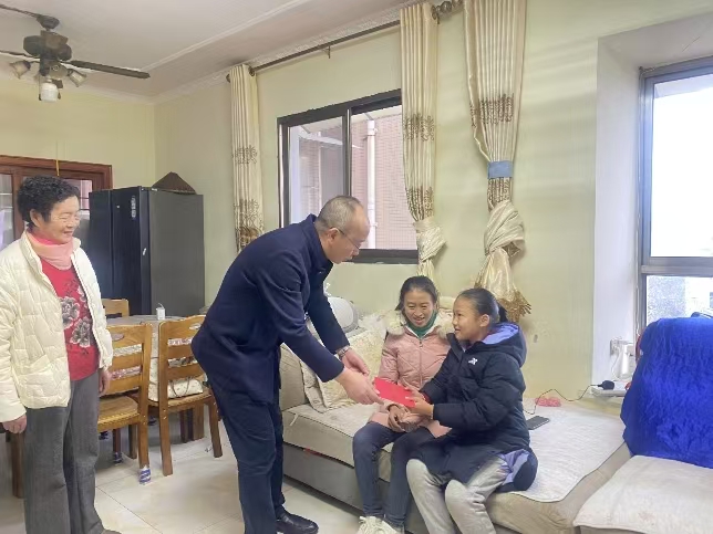 四川省自贡市高新区关工委开展2025年春节慰问活动