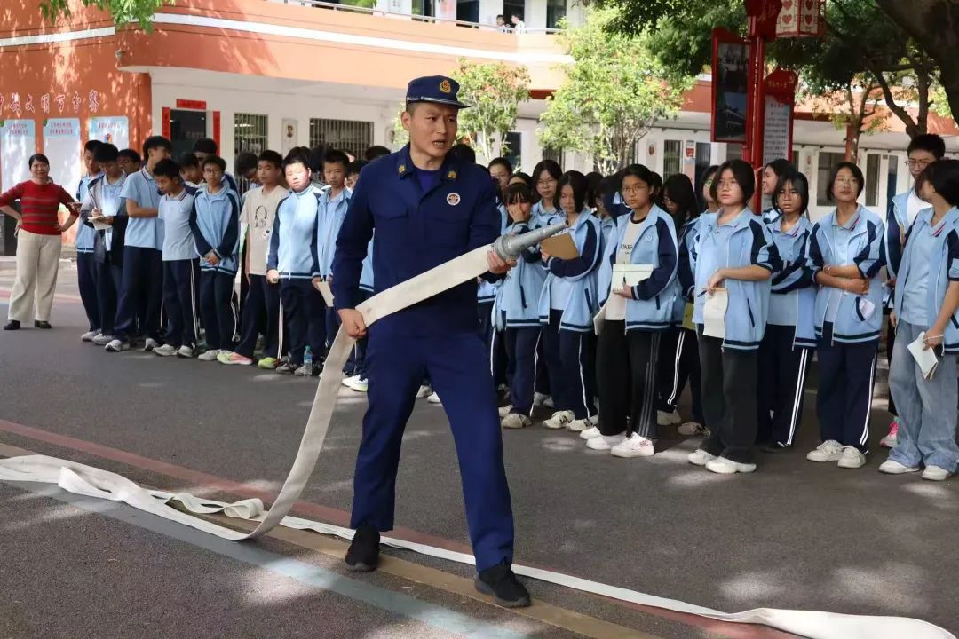 4·15十周年校园普法直播课走进江西省赣州市于都县雩山中小学