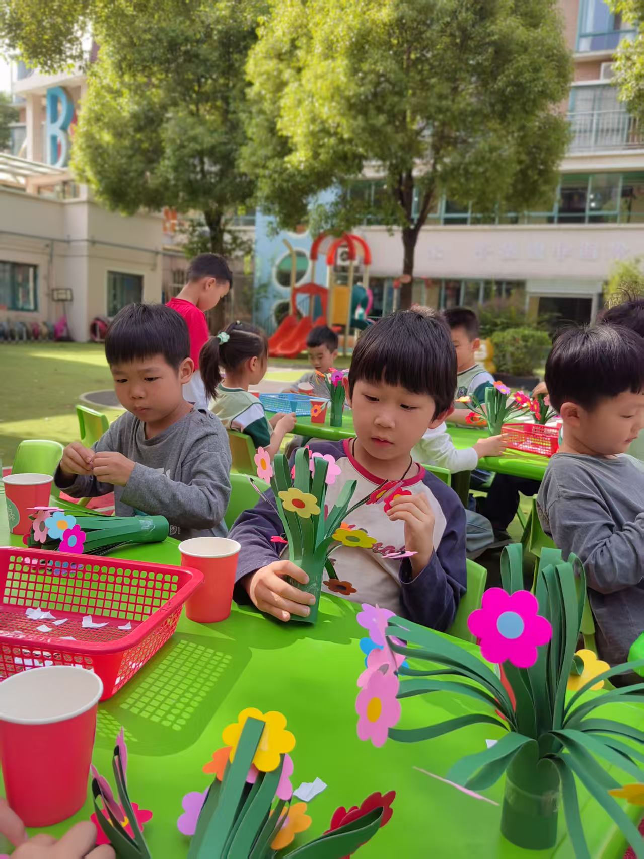 以爱之名，感恩母亲——新余市渝水区城北街道春龙社区关工委联合北湖星城幼儿园开展母亲节活动