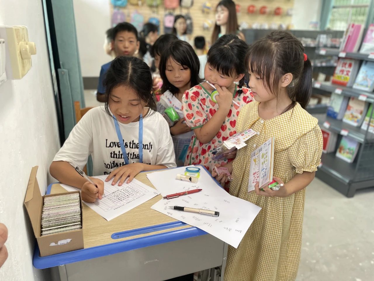 江西省赣州市于都县上宝小学关工委开设“彩虹梦想小铺”积分兑换超市，激励学生成长与阳光教育