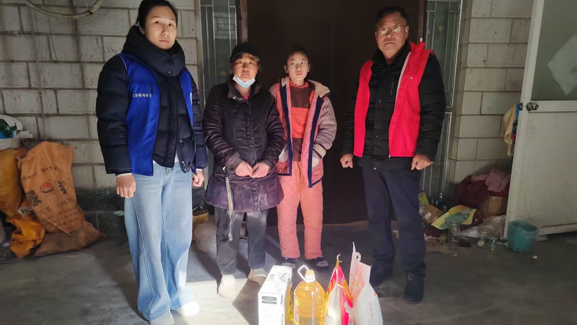 寒冬暖童心 新春送温情——江苏省徐州市铜山区大彭镇关工委联合东风小学开展春节“送温暖”活动