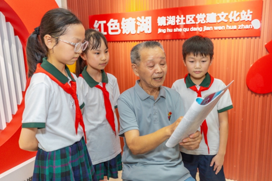 “老关工”的岁月情长——记全国优秀教师、盛泽中学退休教师杨传泳