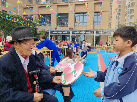 安徽省合肥市包河区义城街道迎淮社区关工委开展“九九重阳颂党恩 敬老爱老暖桑榆”活动