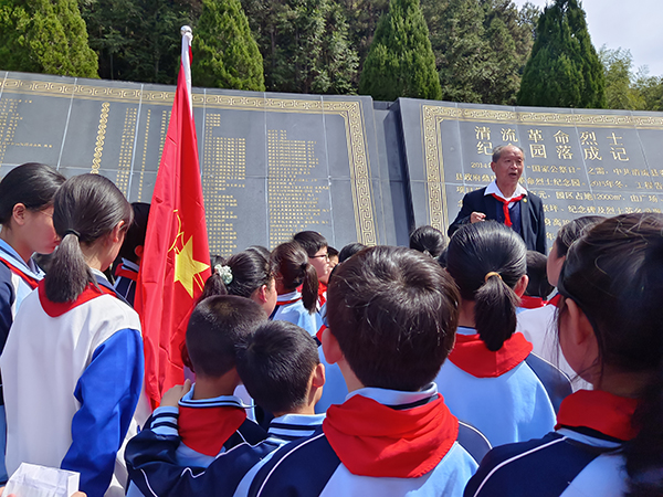 退休不褪色  余热绽光彩 ——记清流县关工委副主任兼报告团团长巫正根