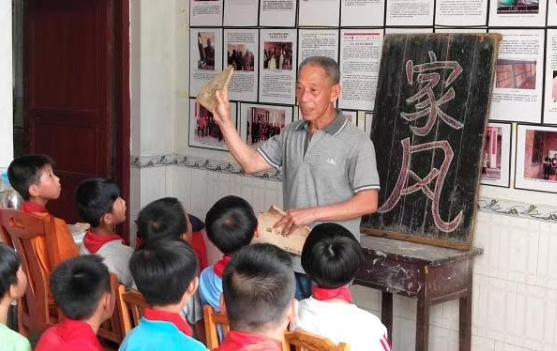 桑榆未晚育桃李——记湖南省永州市江永县清溪瑶历史文化博物馆馆长田万载