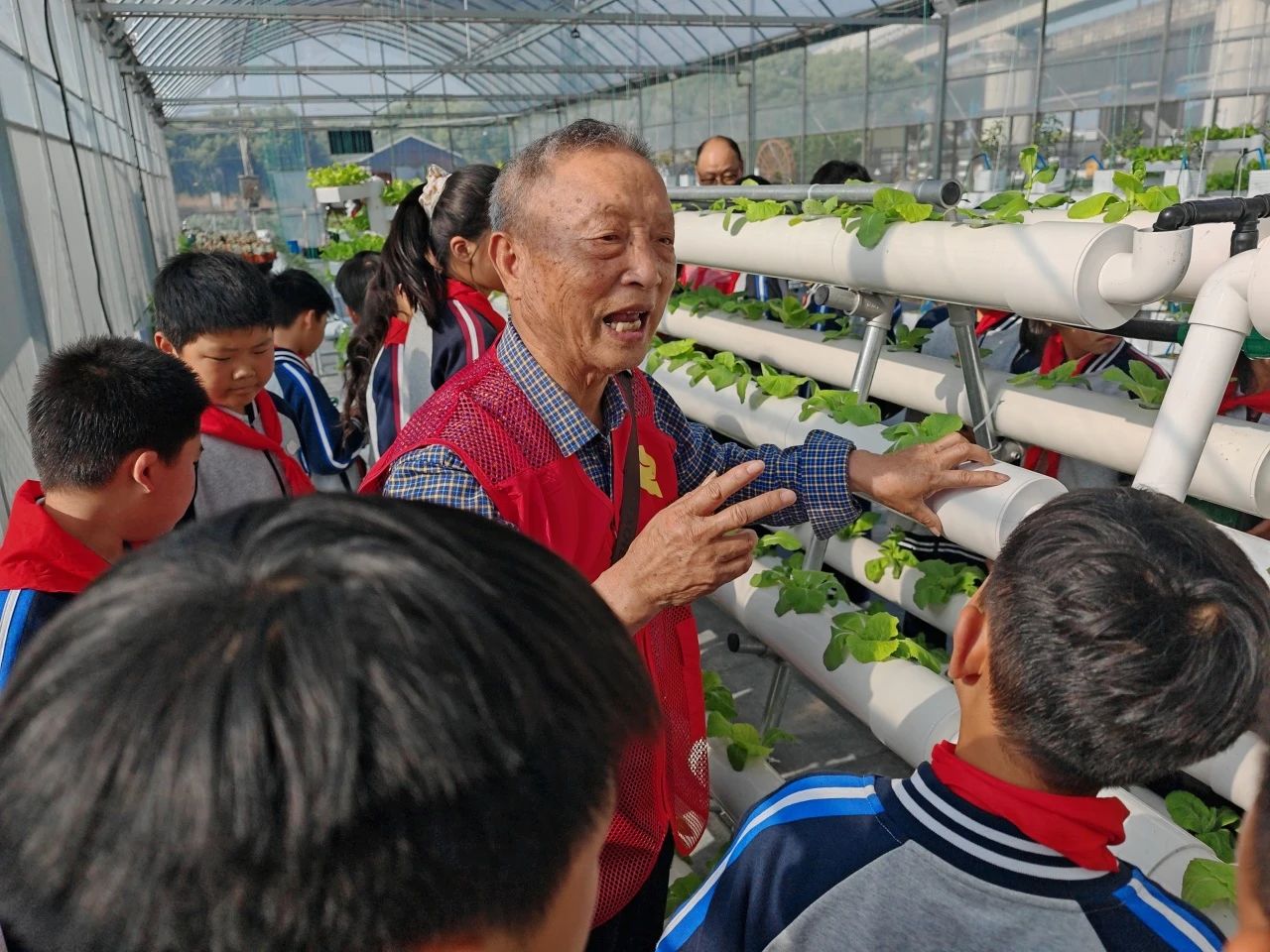 老少携手传薪火 科普筑梦向未来——浙江省宁波市鄞州区关工委开展“科技之光”进校园主题活动