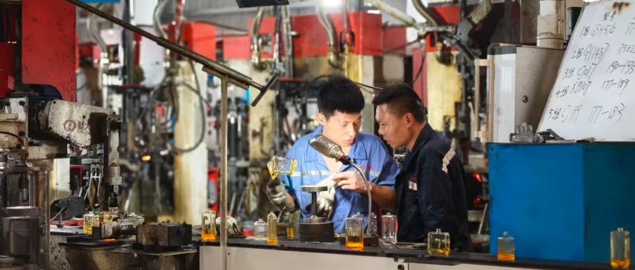 “小玻璃”转动“大幸福” ——记江苏省徐州市铜山区柳泉镇前郁村关工委主任王世会