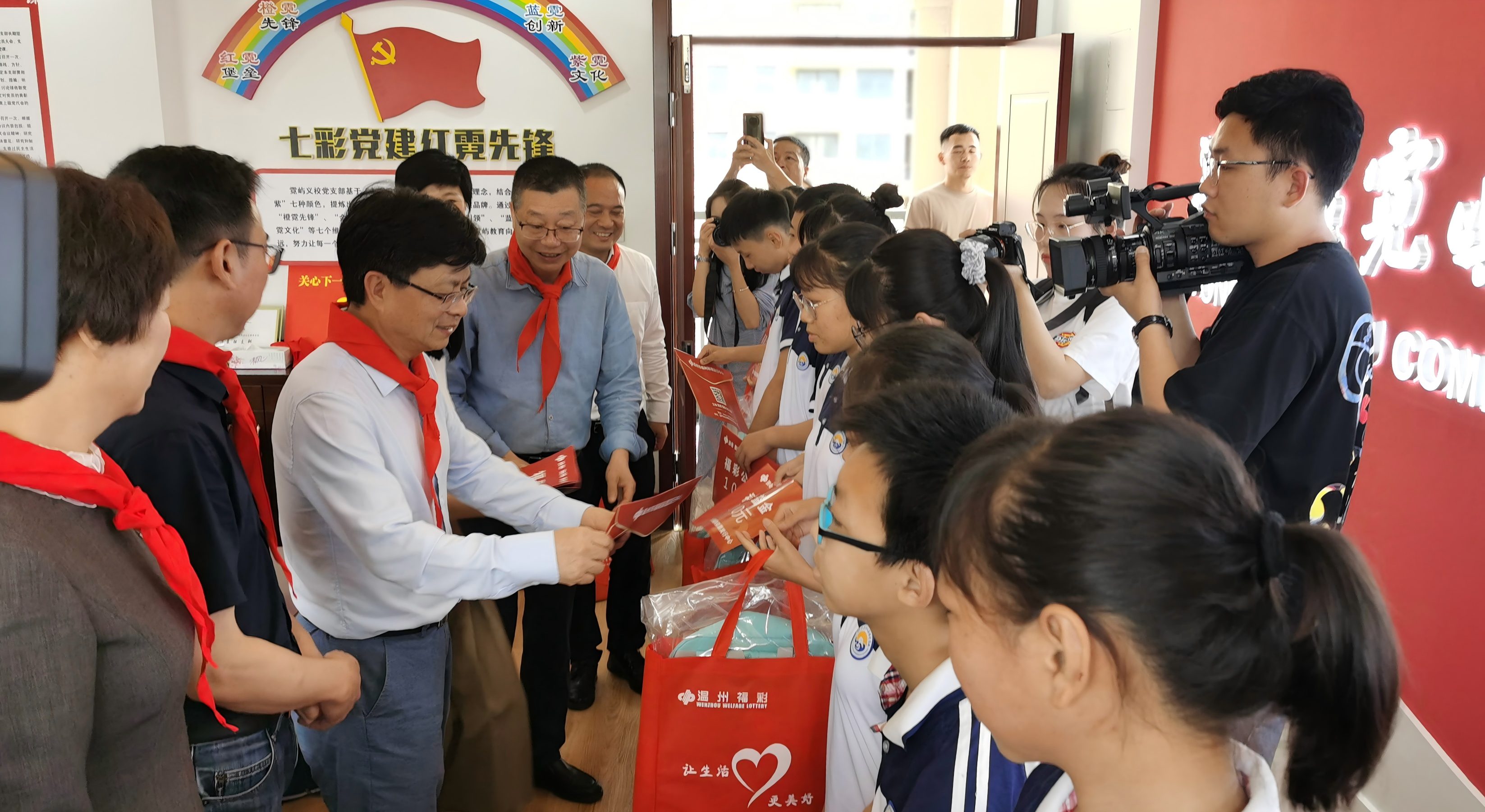 忠诚铸魂育新人 大爱无疆护青苗——记温州市关工委主任、市关心下一代基金会创会会长卓高柱先进事迹