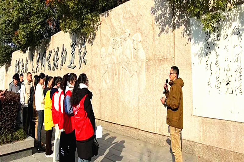 1704159063971848.jpg 江苏省南京市玄武区梅园新村街道关工委开展“探寻伟人足迹、寻访六朝石刻”活动(3).jpg