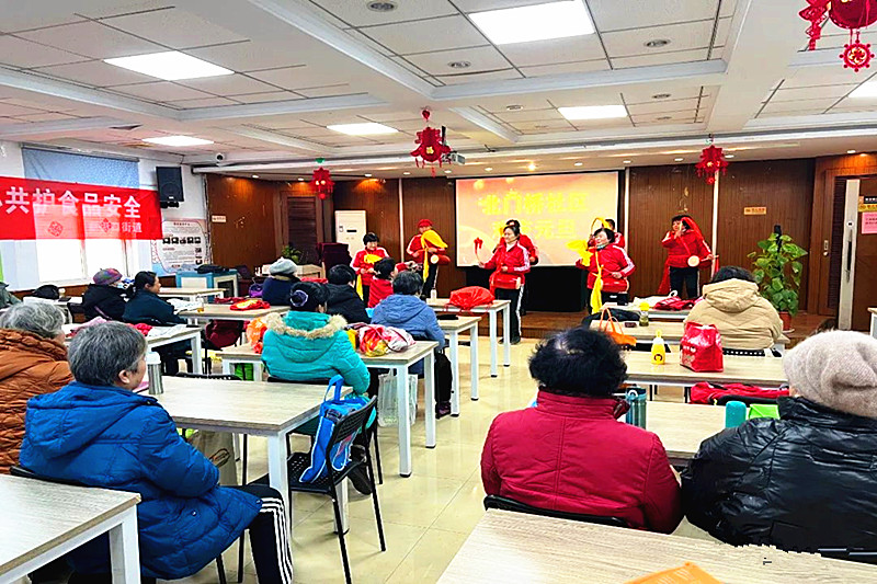 1704162015137230.jpg 江苏省南京市玄武区北门桥社区关工委开展“喜迎新年,共聚一堂”迎新活动(3).jpg