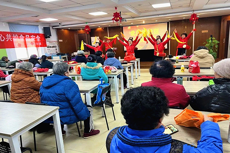 1704162033715321.jpg 江苏省南京市玄武区北门桥社区关工委开展“喜迎新年,共聚一堂”迎新活动(2).jpg