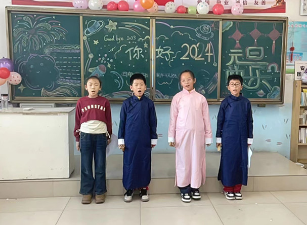 1704254387938307.jpg 元宝山区元矿小学元旦活动照片6jpg_副本.jpg